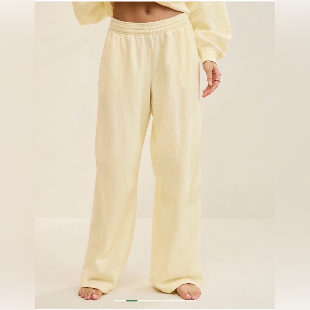 Aerie Offline Natural Yellow Sweatpants medium